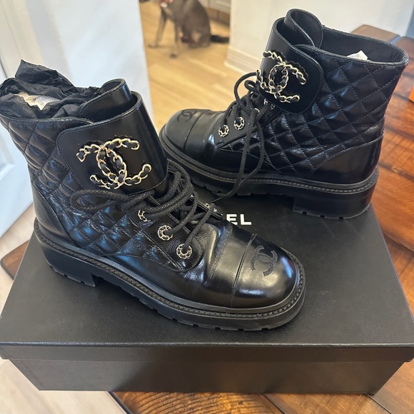 Shiny goat skin Chanel combat boot - Picture 1 of 5